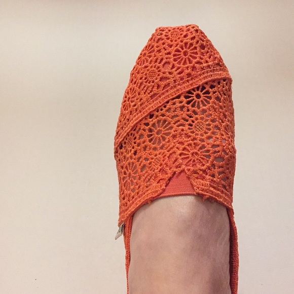 Coral Lace Eyelet TOMS with dust bag comfy sexy - Picture 8 of 8